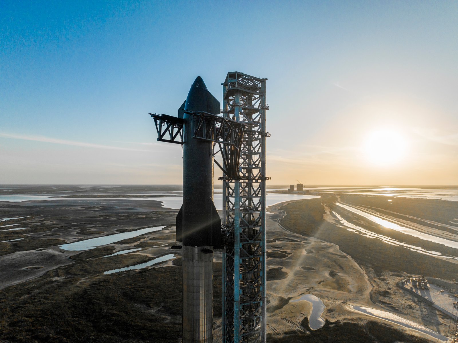 How does Starship’s vertical landing capability compare to the ...